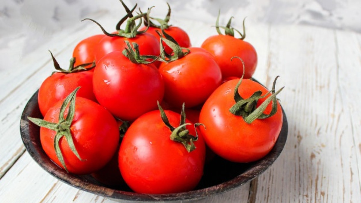 These people do not eat tamatar or tomato suffering with these diseases do not eat tomato in hindi Ye log na khaye tamatar - इन बीमारियों से जूझ रहे लोग ना खाएं