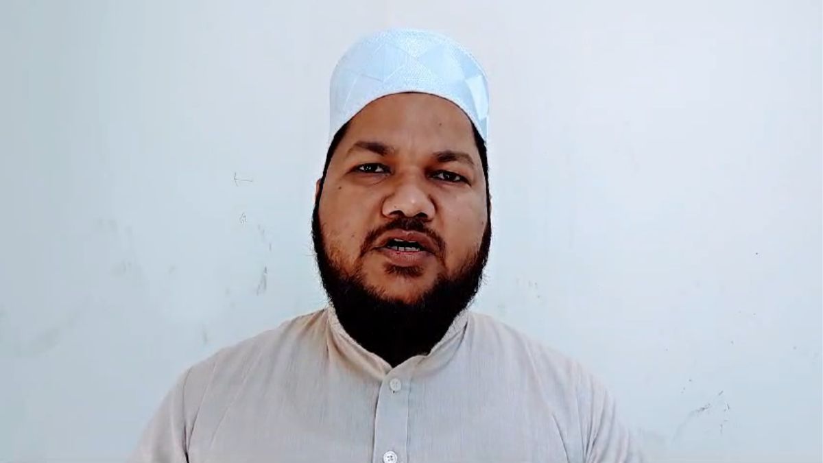 UP: "अगर खाड़ी देशों से चंदा लेने का अधिकार नहीं तो आश्रमों की भी फंडिंग रोकी जाए", बोले मौलाना - India TV Hindi